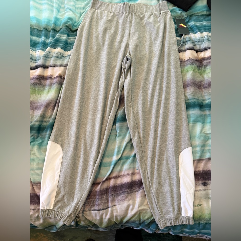 Gray and White new balance Jogger Pants size M brand new w tags!